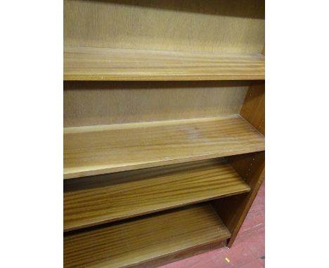 Floorstanding mid Century five shelf bookcase