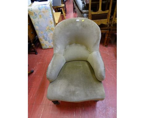 Button back upholstered salon chair on castors