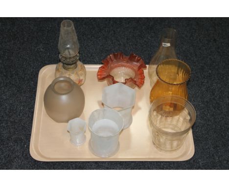 A tray containing a Doulton Burslem china oil lamp with chimney, together with assorted oil lamp shades CONDITION REPORT: Dou