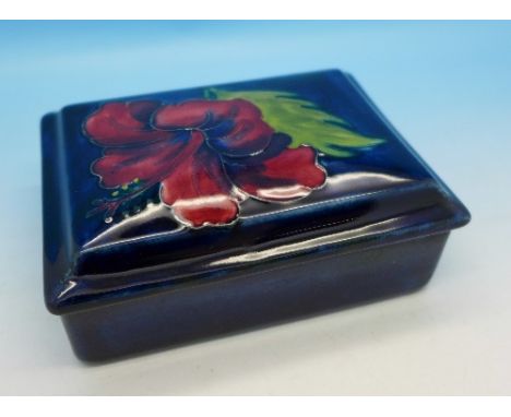 A Moorcroft lidded dish/trinket box, 12cm