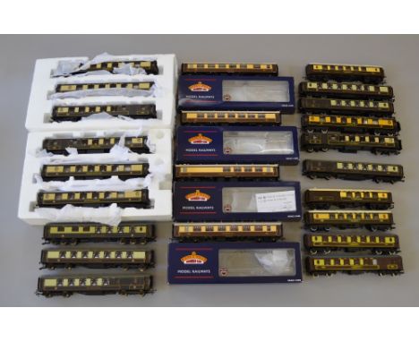 OO Gauge Hornby & Bachmann. 22 x Pullman coaches. Includes 10 coaches with lighting. All G/VG. Some boxes included.