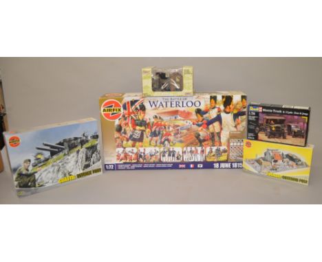 Quanttiy of Airfix and Revell kits of various scales. Contents not checked (5).