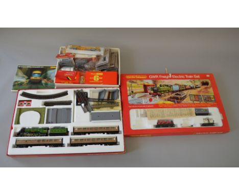 OO Gauge. Hornby Flying Scotsman train set, with another incomplete set, missing loco & track. Together with R.254 0-4-0 oper