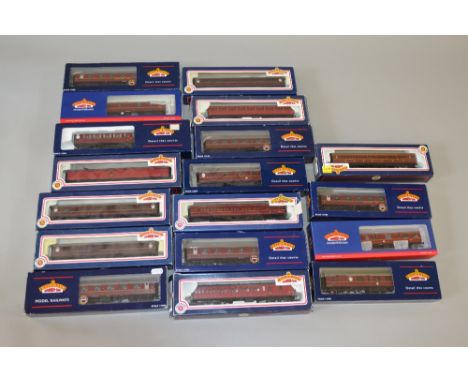 OO Gauge. Bachmann 18 x boxed coaches. Includes Ex LNER Thompson, BR Mk1's in BR Maroon & LMS coaches in maroon. All VG in G 