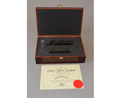 OO Gauge. Bachmann Ltd Edition No.481.of 2000 4-6-0 "Ravingham Hall" No.6960 GWR green. Housed in wooden presentation box, wi