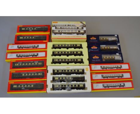 OO Gauge Hornby & Bachmann. 25 x Pullman coaches. Includes Bachmann & Hornby lighted coaches & Orient Express pack. All VG, i