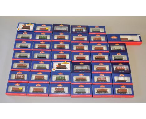 OO Gauge. Bachmann 40 x boxed assorted rolling stock. VG in VG boxes.