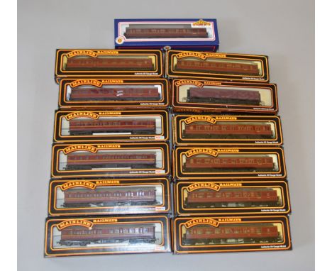 OO Gauge 13 x Mainline & Bachmann coaches. Includes 57' corridors, Collett 60' composites, Siphon G. All VG in G boxes.