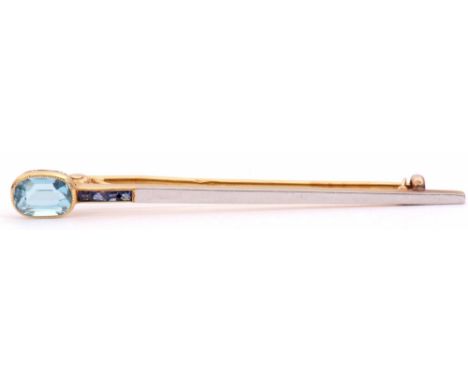 Aquamarine and sapphire bar brooch, one end set with an oval mixed cut aquamarine, 7mm x 4.80mm x 4.40mm, featuring four ligh