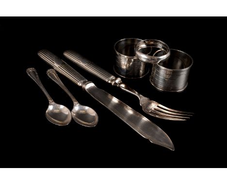 A novelty modern silver corn on the cob stick, Three silver napkin rings, a set of William IV fiddle pattern spoons, a set of