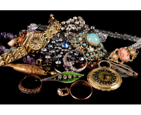 A collection of jewellery, including a white 9ct gold and amethyst ring, lacking central stone, two further 9ct golf rings, A