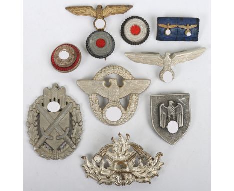 WW2 German Insignia Grouping, consisting of pin back Kriegsmarine eagle and roundel cockade with pin back fitting, other rank