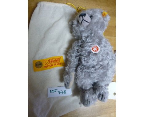 Collectables:  Steiff Bear – Ultimate Bear in Bag, good cond.