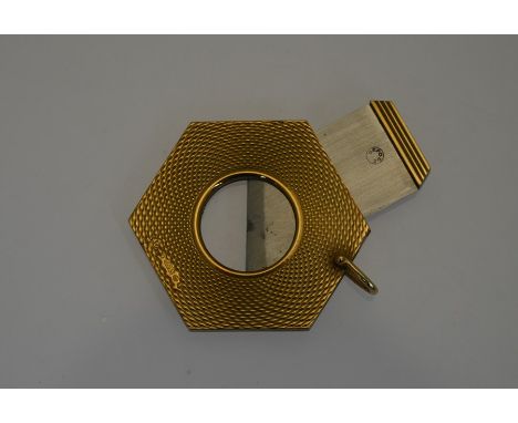 Dunhill - A 9ct yellow gold hexagonal cigar cutter with engine-turned decoration and guillotine action, 3.8 cm diam, suspensi