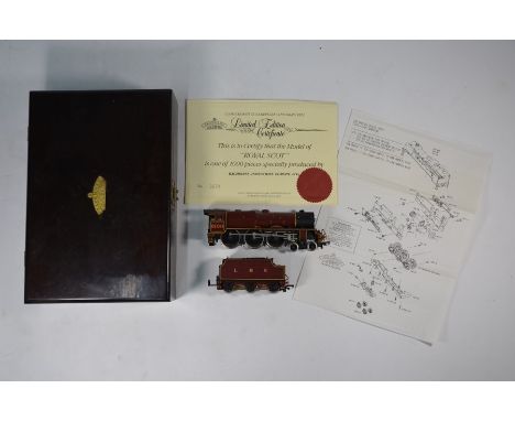 Bachmann 00 gauge limited edition locomotive and tender 'Royal Scott', no.3674 of 4000, in presentation box c/with documents