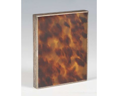 A George V silver gilt and tortoiseshell cigarette case, retailed by Dunhill, London 1940, width 10cm.