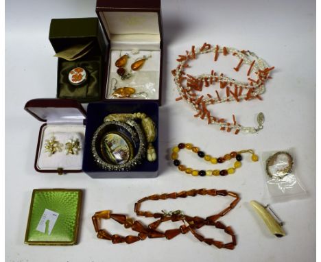 Costume Jewellery - a Mallorca cultured pearl and coral necklace, boxed; similar earrings; a hand painted Spode brooch; amber