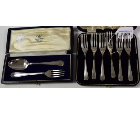 A cased set of six silver cake forks, Viners, Sheffield 1961; a two piece Christening set, comprising spoon and fork, Wakely 