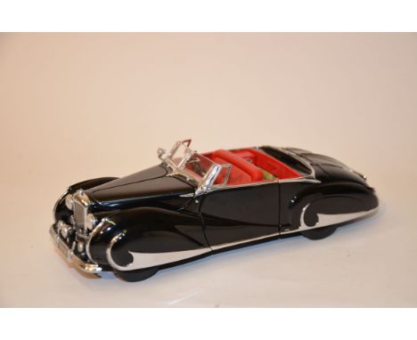 THIS IS A DIE CASE REPLICA OF ONE OF THE WORLDS MOST BEAUTIFUL AUTOMOBILES. THE HOOD ORNAMENT IS MISSING. THERE IS A DESCRIPT