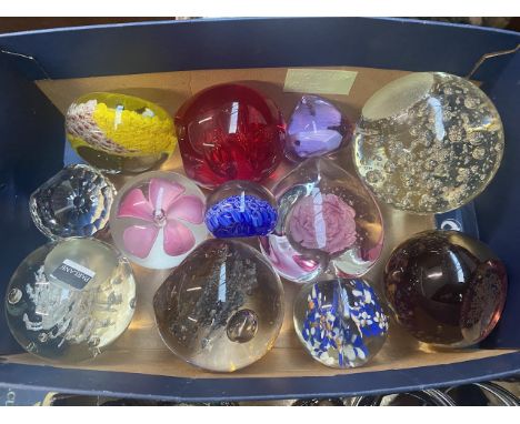 12 glass paperweights including Caithness and Selkirk glass 