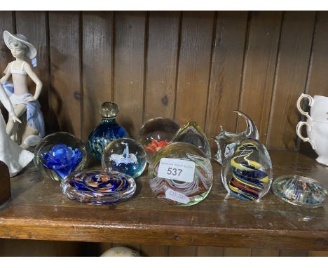 10 glass paperweights including Mdina, Caithness and Gleneagles crystal 