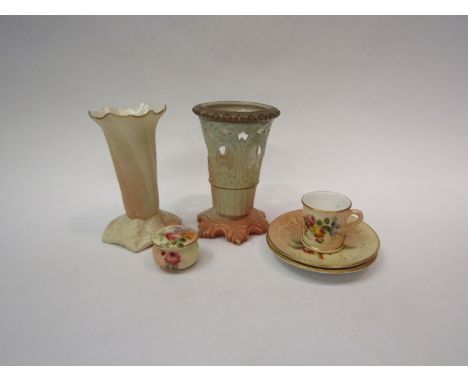 Six small pieces of blush Worcester       