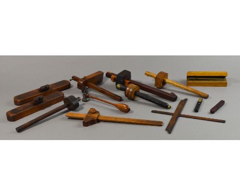 A quantity of tools including a pair of shaves, a rose wood and brass mortice gauge, three others and small hammer, etc (13).