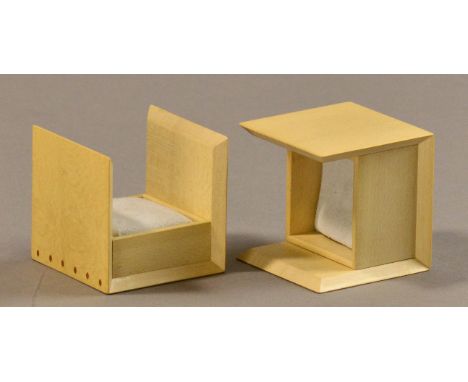 STEPHEN GOTTLIEB (1945-2014); a ring box, 5 x 5 x 5cm. CONDITION REPORT: Appears good with no obvious signs of faults, damage