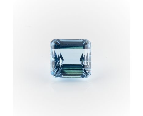 8.65 carat square step cut blue topaz.Width: 10.44 mm x height: 10.73 mm x depth: 7.30 mm. Gross weight: 8.65 cts.br/&gt;Cond