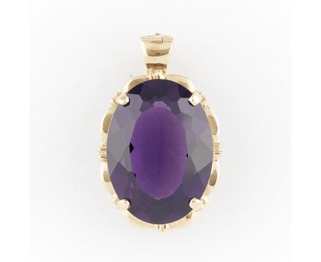 14k yellow gold pendant with scalloped edges, set with oval cut amethyst, on a hinged bale. Marked indistinctly at the bale, 