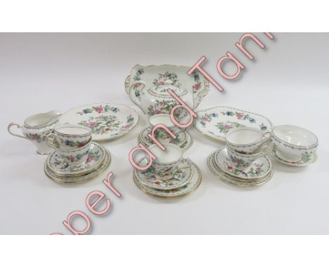 An Aynsely “Pembroke” dinner and tea service