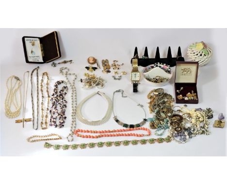 A Victorian amethyst gold bar brooch, a multi coloured pearl necklace, two pairs of silver cuff links and other jewellery 