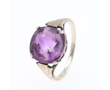 Amethyst Gold Solitaire Ring, stamped 9ct. Ring size UK M and a half. Weighs approximately 2.7g