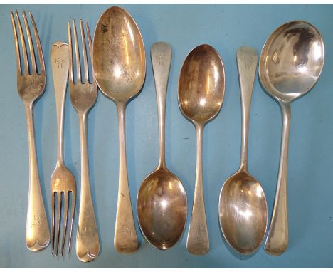 A quantity of Old English pattern silver cutlery, one tablespoon, three dessert spoons, two table forks, one dessert fork, Go