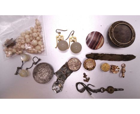 A pair of earrings with pendant chatoyant balls, a 14k gold necklace clasp set pearl, 1.5g and other items. 