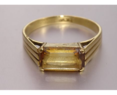 A citrine-set gold ring, (citrine worn), the mount bearing Middle Eastern marks for 18ct gold, size W, 4.6g. 