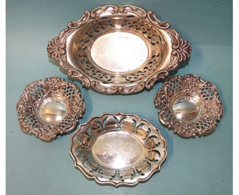 A pair of late-Victorian trinket dishes of pierced form, Birmingham 1896, 8cm diameter, an oval bonbon dish, Birmingham 1909 