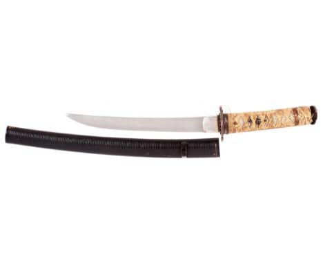 A Tanto in Koshirae Sugata Hira-Zukuri Iori-mune with shallow saki-zoriNagasa:. 26.5cmMotohaba: 2.8cm Kasane: 6mmHada: Ko-ita