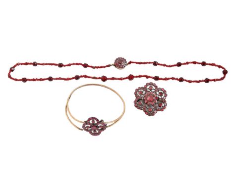 A Georgian foiled garnet clasp, in gold, 17mm diam, on later necklace of garnet beads, a Georgian garnet brooch in silver and