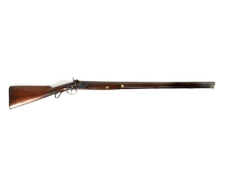 A MID 19TH CENTURY SINGLE BARREL 10 BORE PERCUSSION SPORTING GUN having an octagonal to round browned barrel, platinum plug a