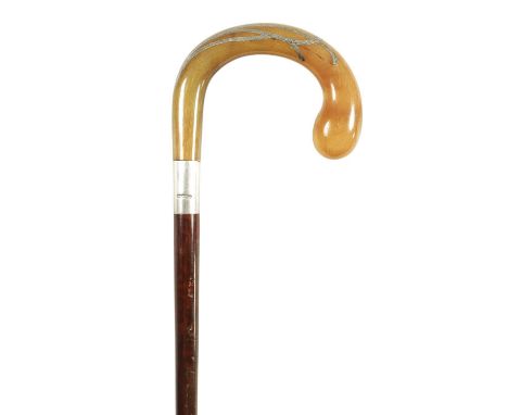 AN EARLY 20TH CENTURY SILVER MOUNTED RHINOCEROS HORN HANDLED WALKING STICK the crook handle inlaid with engraved silver bands