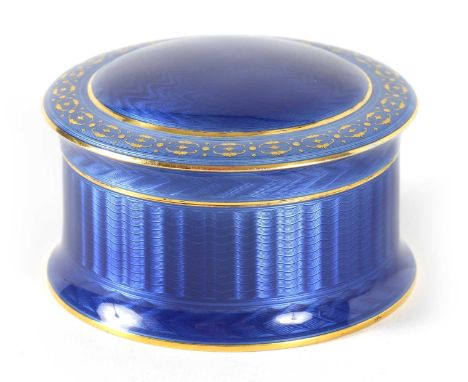 AN EARLY 19TH CENTURY RARE DAVID ANDERSEN SILVER GILT AND GUILLOCHE ENAMEL ROUND TABLE BOX of royal blue button top flared fo