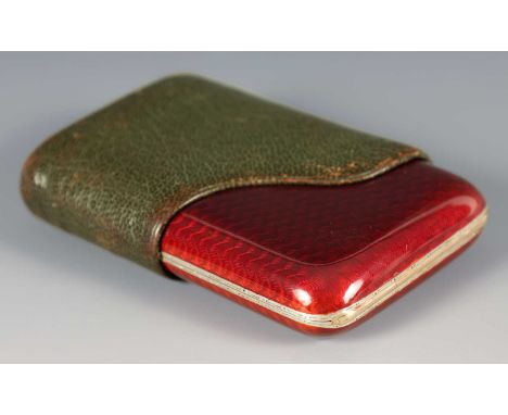 AN EARLY 20TH CENTURY FABERGE SILVER AND GUILLOCHE ENAMEL CIGARETTE CASE, WORKMASTER AUGUST HOLLMING (1854 - 1913) the hinged