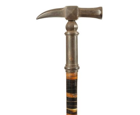 A LATE 19TH CENTURY SEGMENTED HORN WALKING STICK WITH PATINATED METAL HAMMER HEAD HANDLE on a ringed and tapering metal tippe