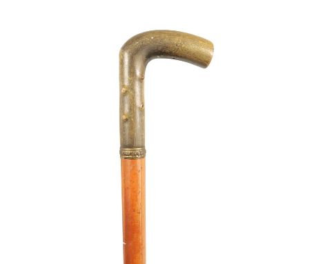 A LATE 19TH CENTURY RHINOCEROS HORN HANDLED WALKING STICK the thick horn handle carved to simulate hawthorn with gilt collar 