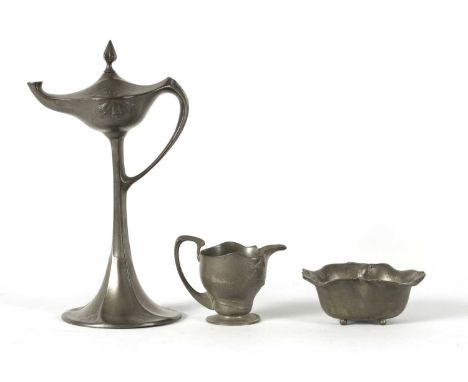 AN ARTS AND CRAFTS PEWTER LAMP STAMPED KAYSERZINN NO. 4499 TOGETHER WITH AN ART NOUVEAU PEWTER JUG AND BOWL STAMPED ORIVIT of