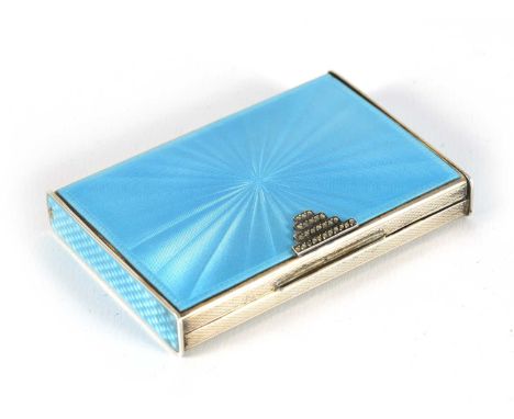 A FINE GEORGE V ENGINE TURNED SILVER AND BLUE GUILLOCHE ENAMEL LADIES COMPACT with radiating lid and jewelled clasp enclosing