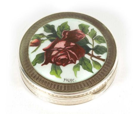 AN EARLY 20TH CENTURY FRENCH SILVER AND ENAMEL PILL BOX decorated with a spray of red roses on a light blue ground and ribbon