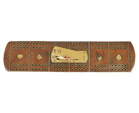 A GOOD 18TH CENTURY WALNUT AND BRASS INSET CRIBBAGE BOARD with bowed sides centre peg compartment fitted with bone pegs39.5cm