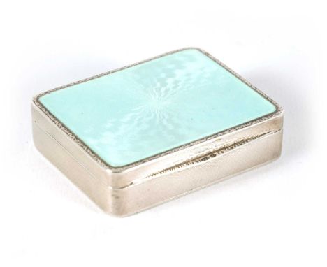 AN UNSUAL GEORGE V SILVER AND GUILLOCHE ENAMEL RECTANGULAR COMPACT with spiralling chequered decoration to the lid revealing 